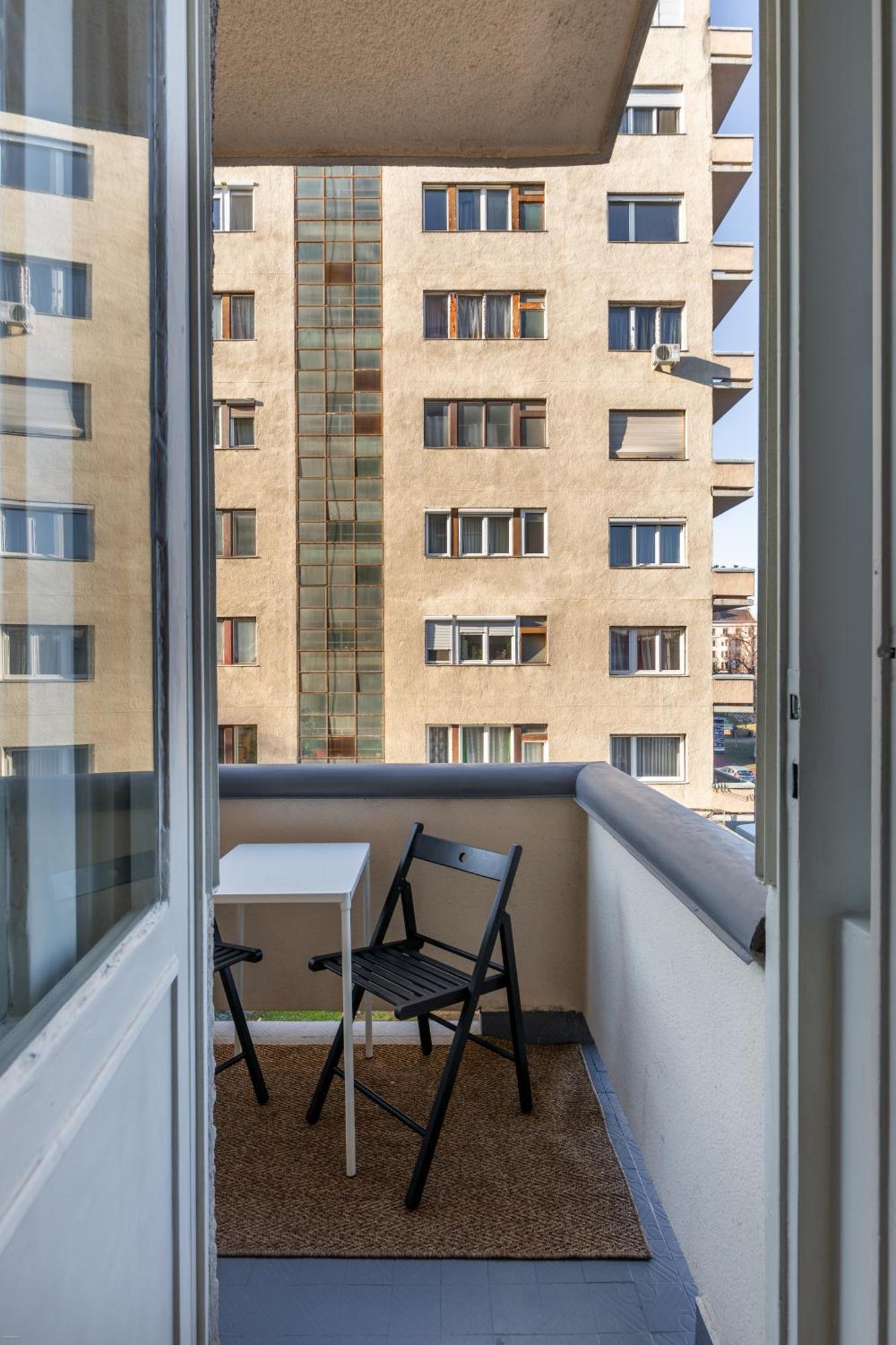 Jp16 Papa Apartment