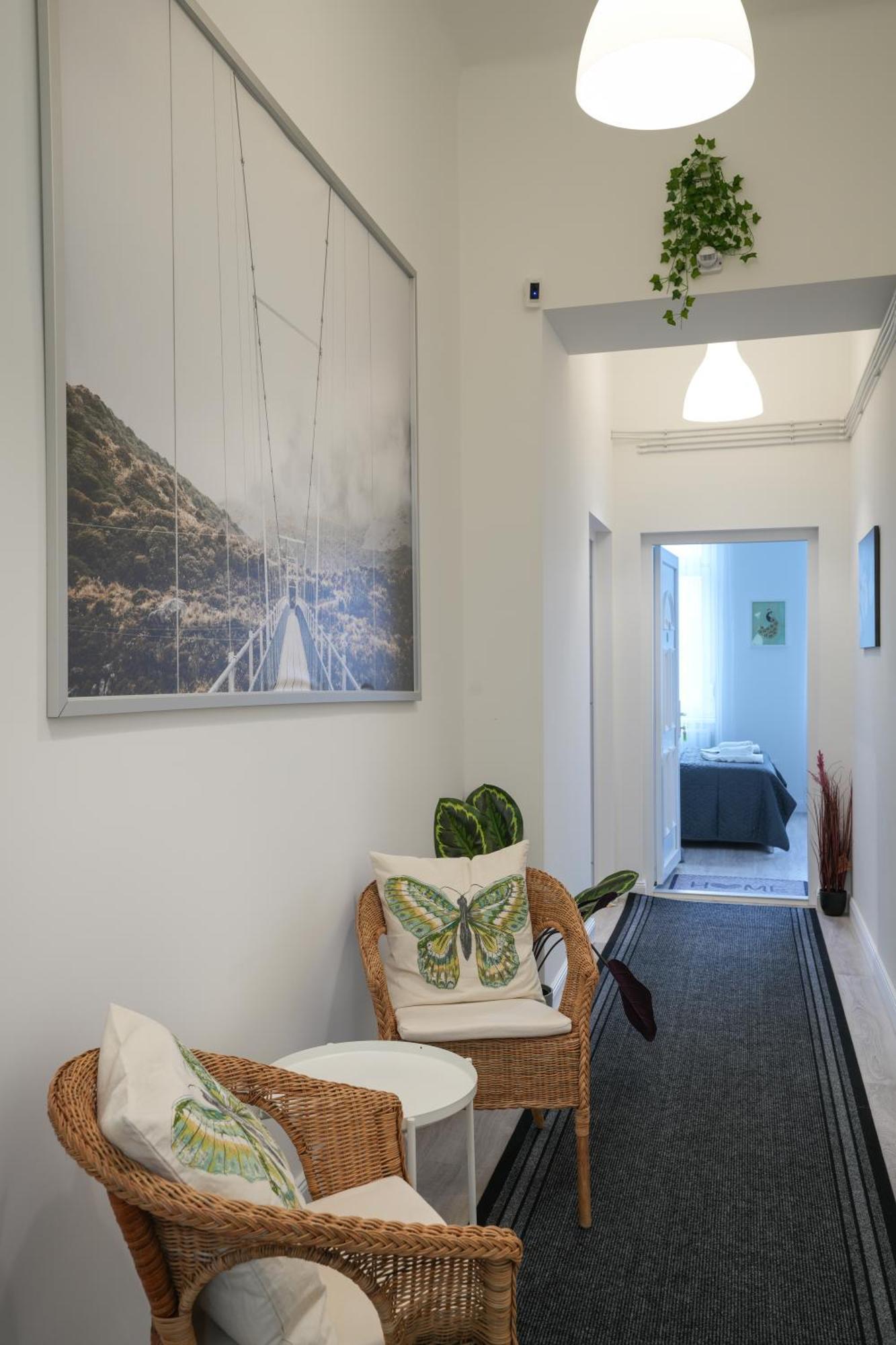 Apartment Beautiful Newly Refurbished Studio,fully Equipped Walking Distance To The Park Where Will Find The World Famous Szechenyi Thermal Bath Spa, Museums , And The Capital Circus , Ac, Smart Tv, High Speed Internet Budapest