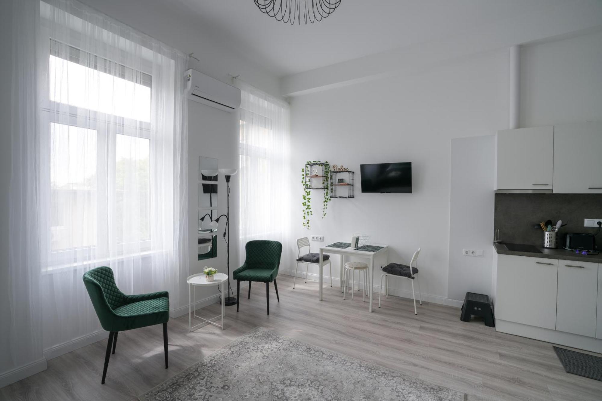 Beautiful Newly Refurbished Studio,fully Equipped Walking Distance To The Park Where Will Find The World Famous Szechenyi Thermal Bath Spa, Museums , And The Capital Circus , Ac, Smart Tv, High Speed Internet *