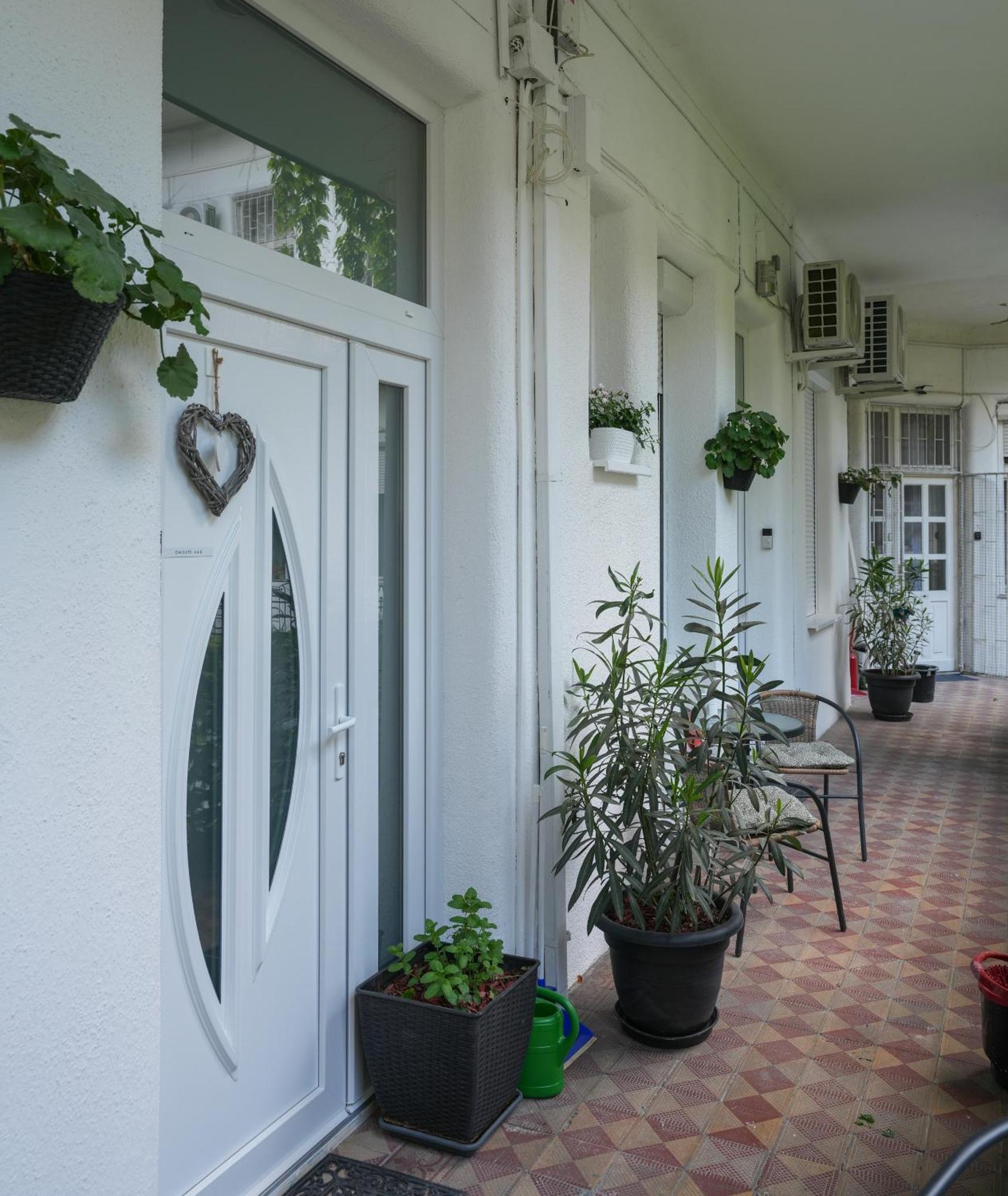 Beautiful Newly Refurbished Studio,fully Equipped Walking Distance To The Park Where Will Find The World Famous Szechenyi Thermal Bath Spa, Museums , And The Capital Circus , Ac, Smart Tv, High Speed Internet