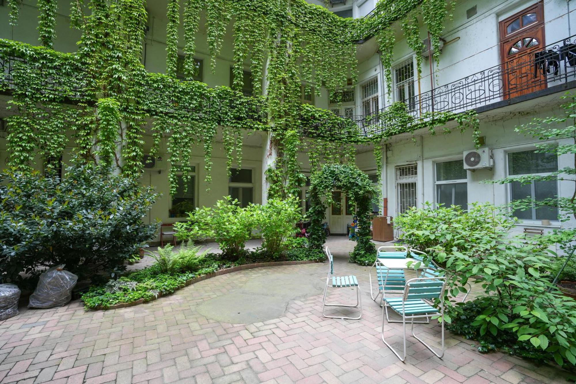 Apartment Beautiful Newly Refurbished Studio,fully Equipped Walking Distance To The Park Where Will Find The World Famous Szechenyi Thermal Bath Spa, Museums , And The Capital Circus , Ac, Smart Tv, High Speed Internet *
