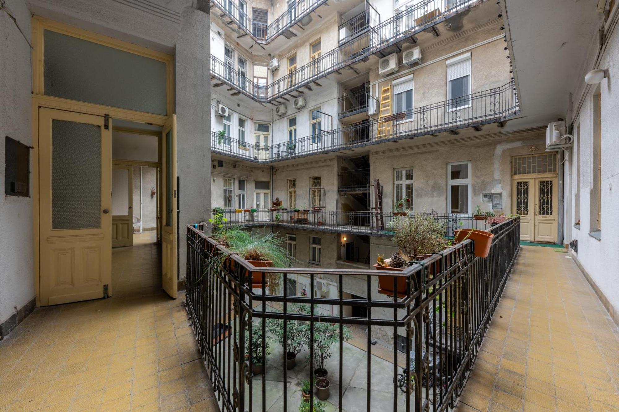 A Quiet In The Heart Of The Apartamento *