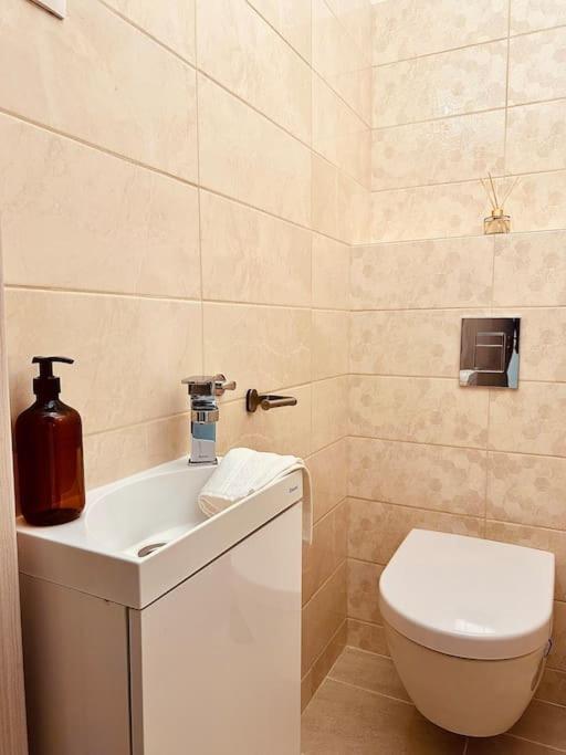 Park West Terrace With Private Parking Appartamento *
