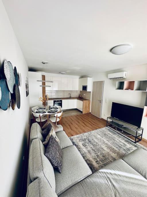 Park West Terrace With Private Parking Appartamento