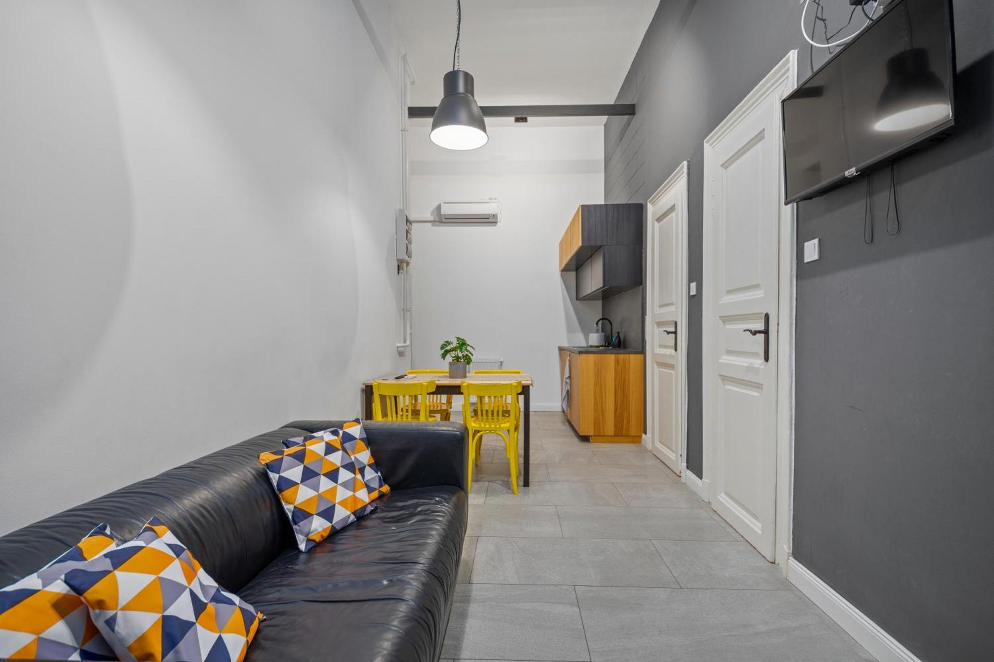 Colourful In The Party District Apartment