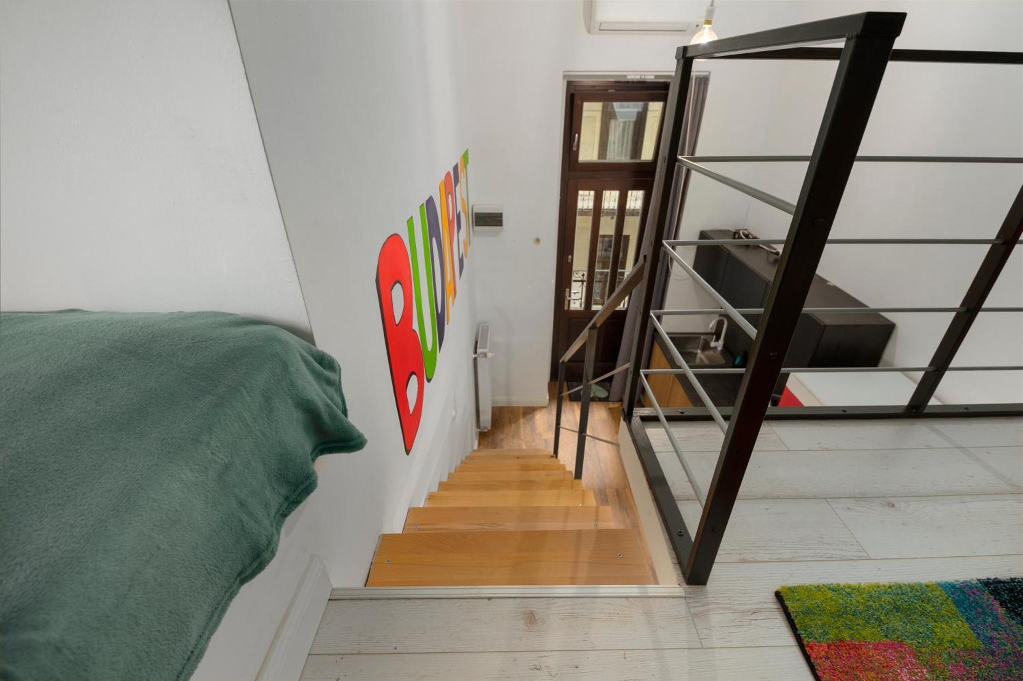 Colourful In The Party District Apartment *