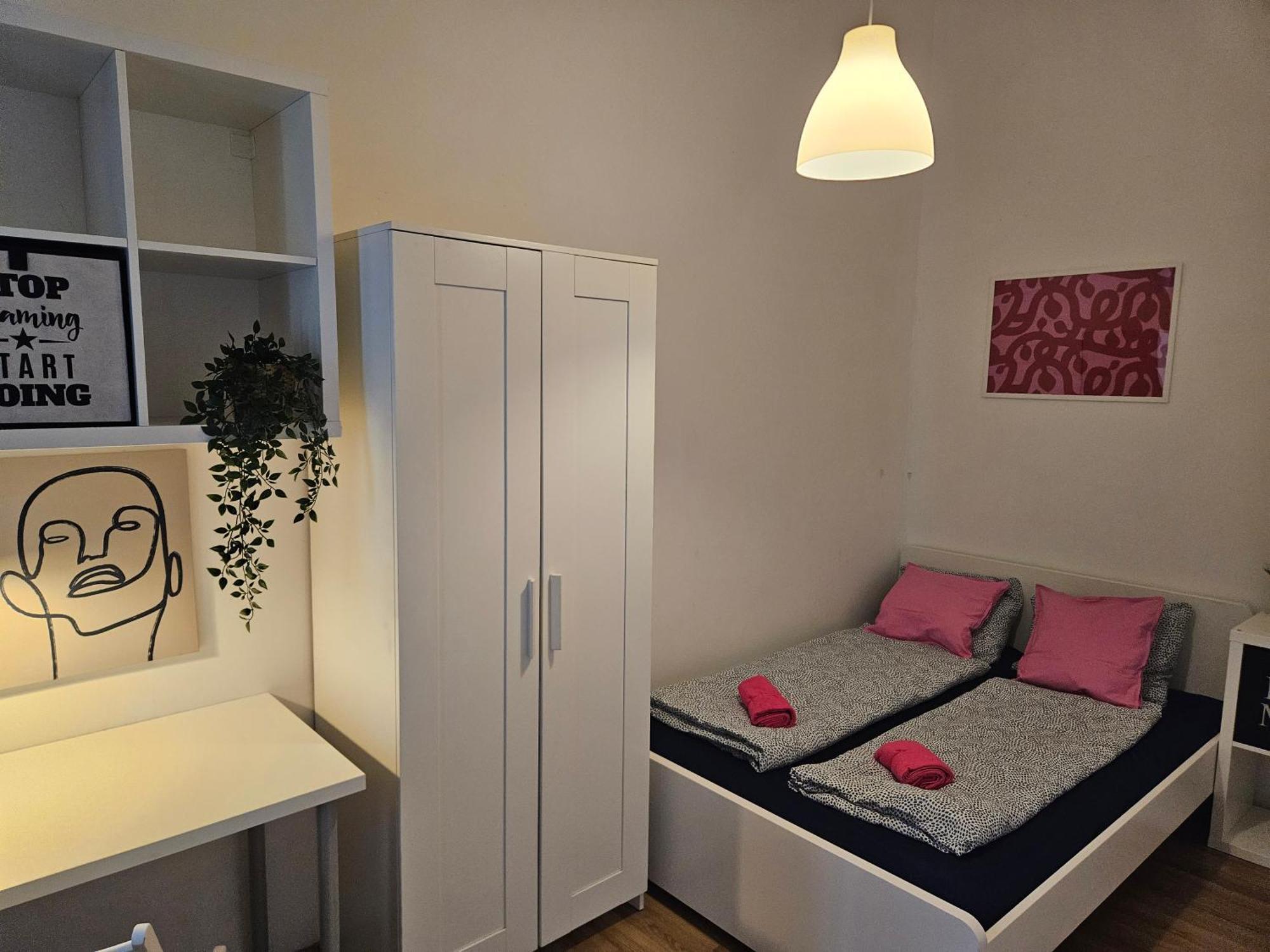 Vibe Hostal *