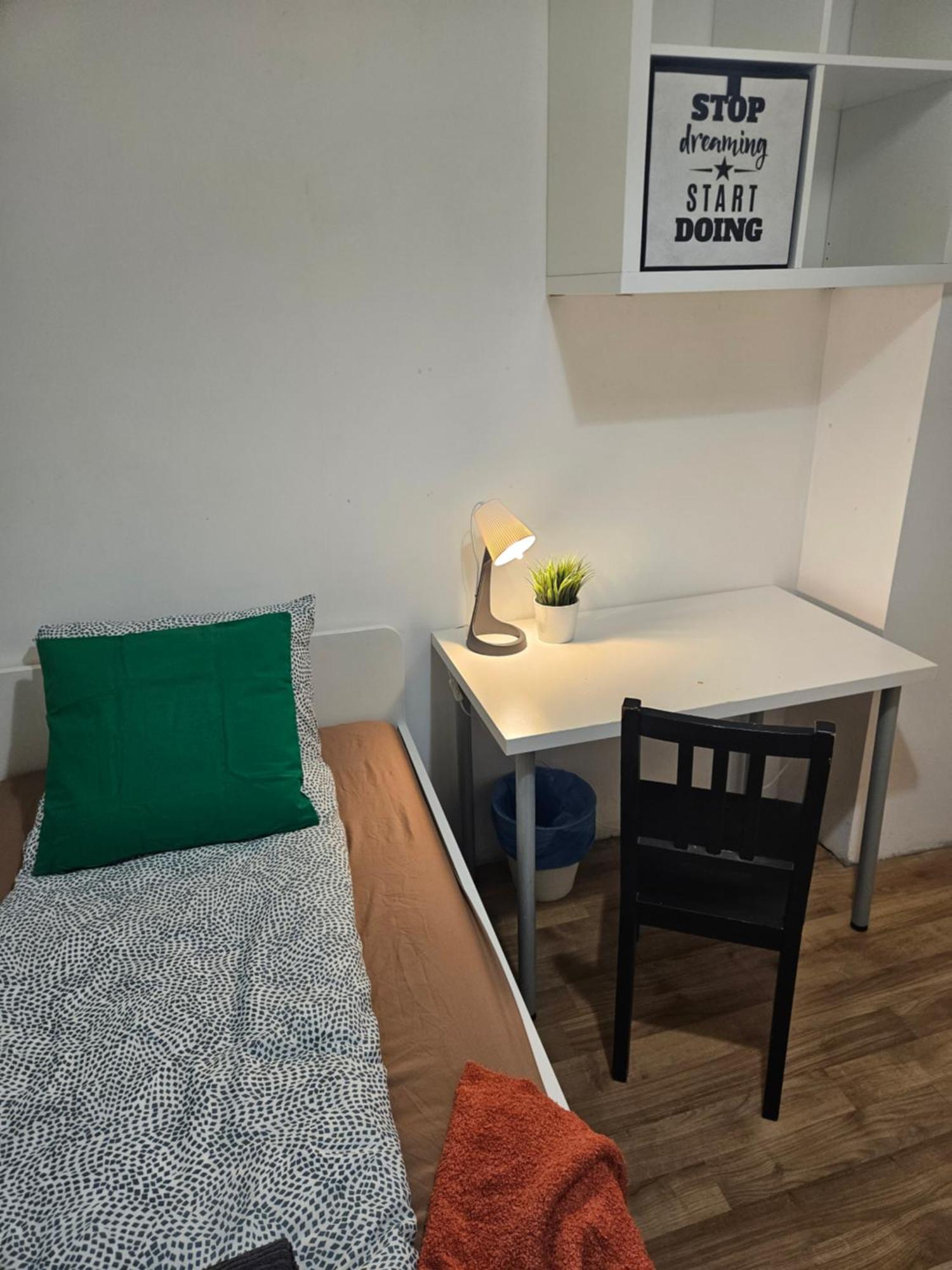 Vibe Hostal *
