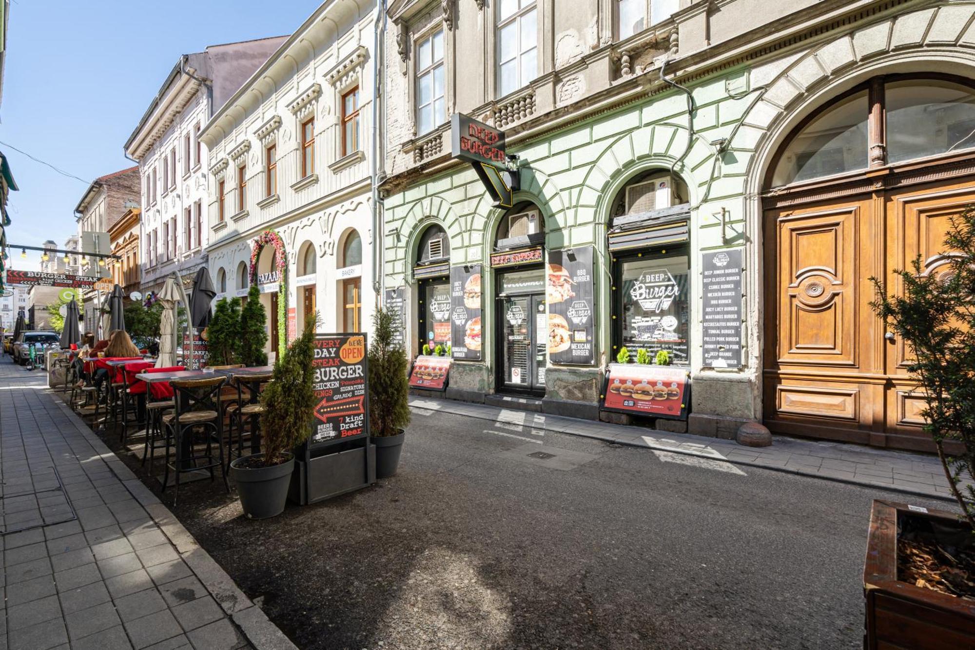 D20 - Gozsdu Garden - Location By Bqa Budapest