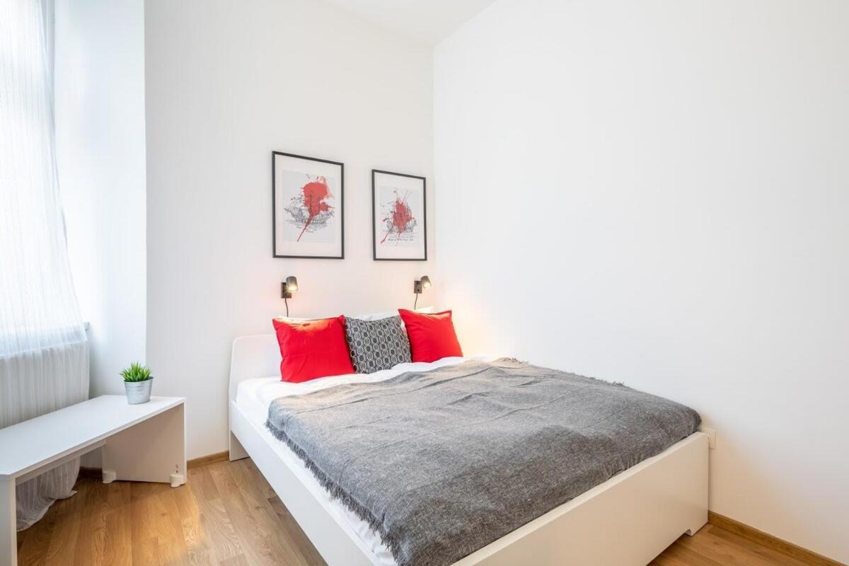 Excellent Location Magnificent Flat Lejlighed *