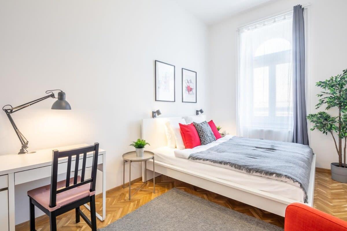 Excellent Location Magnificent Flat Lejlighed