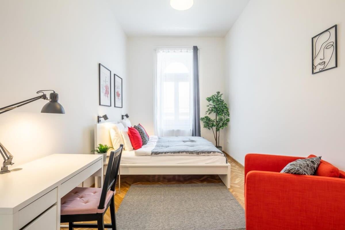 Excellent Location Magnificent Flat Lejlighed *