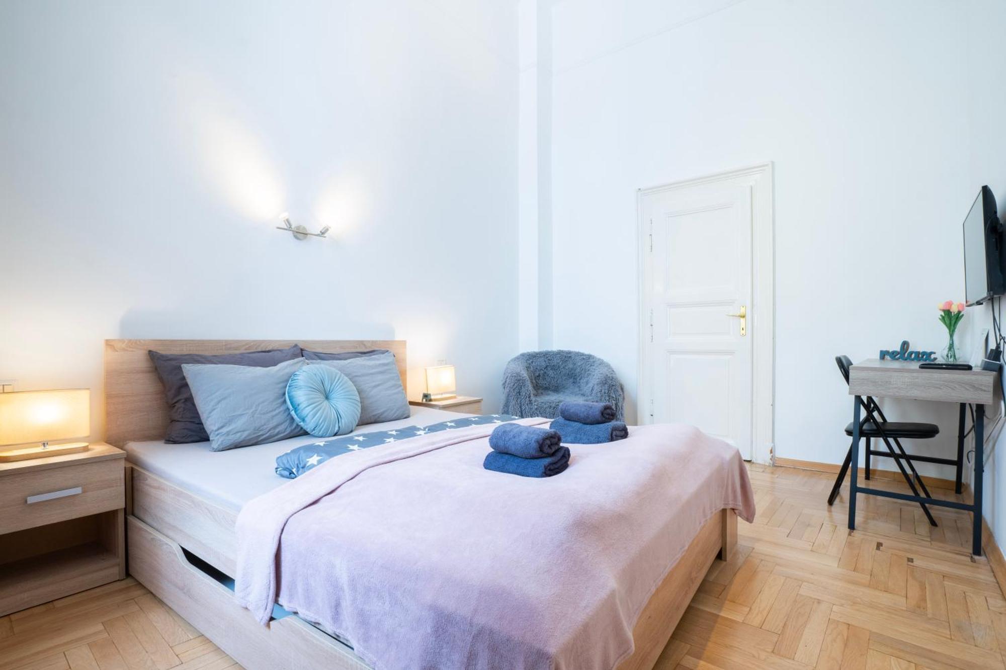Cedar - Palace District Apartment *