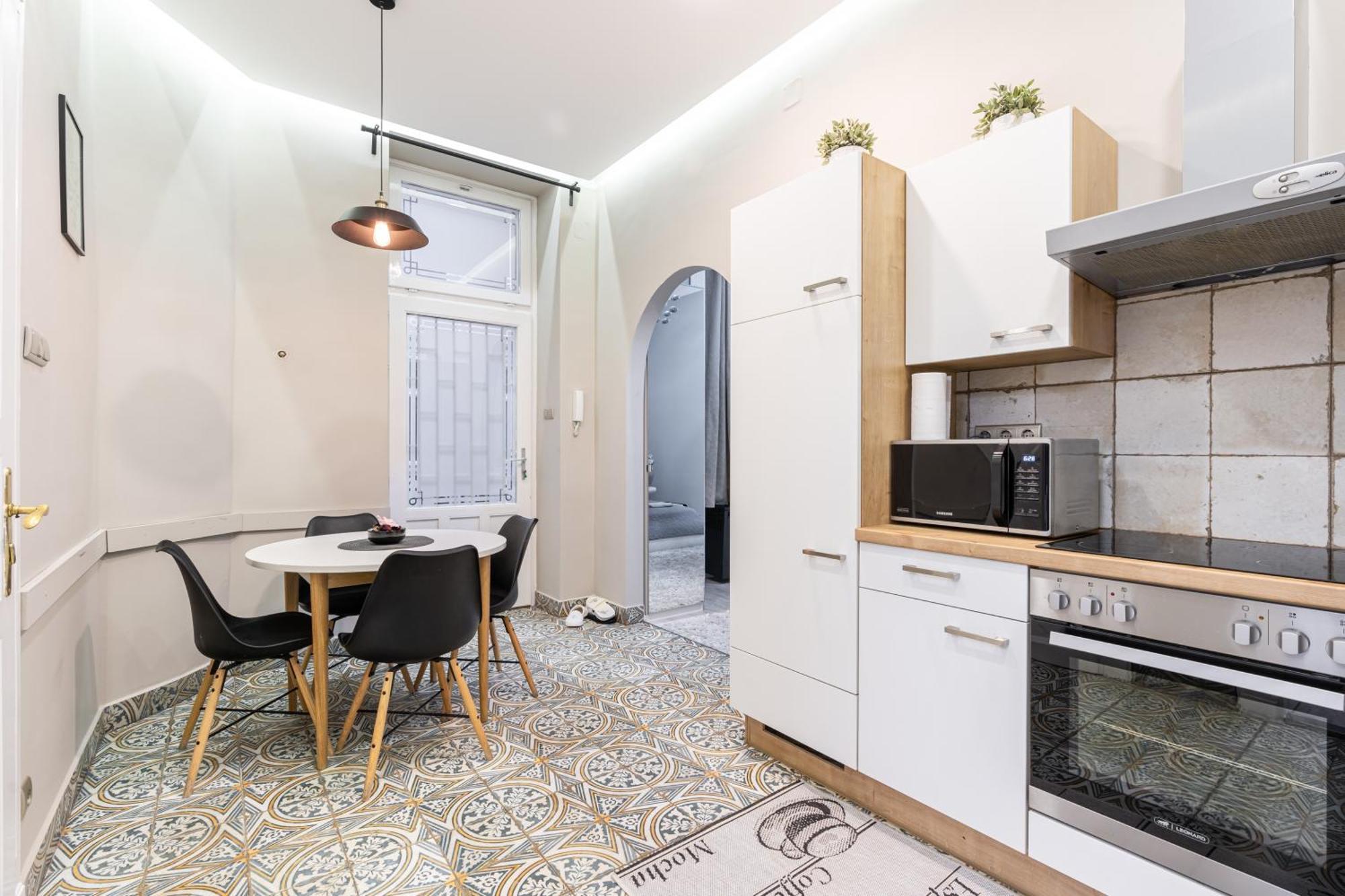 Sea Holly - With Perfect Location 2 Separate Bdrms * Budapest