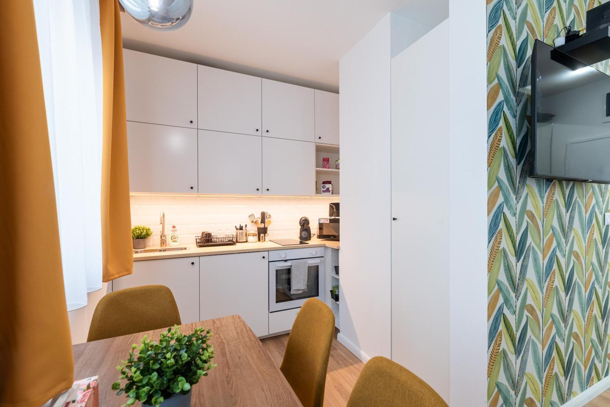 Party & Chill - Downtown Center With Big Balcony And Ac Appartamento Budapest