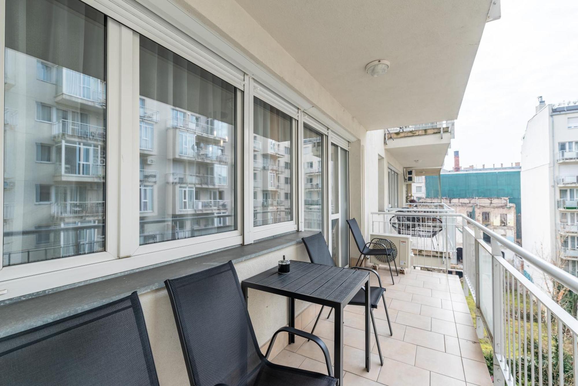 Party & Chill - Downtown Center With Big Balcony And Ac Budapest