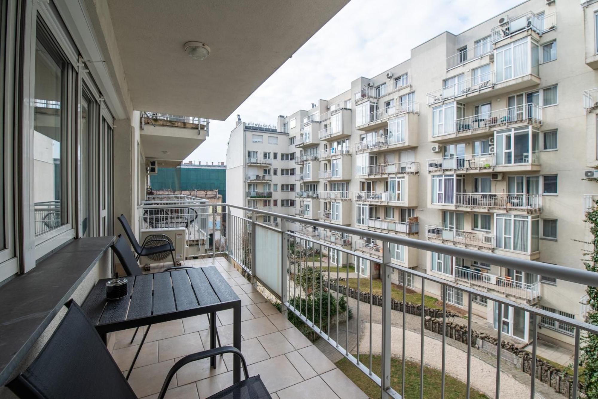 Appartamento Party & Chill - Downtown Center With Big Balcony And Ac