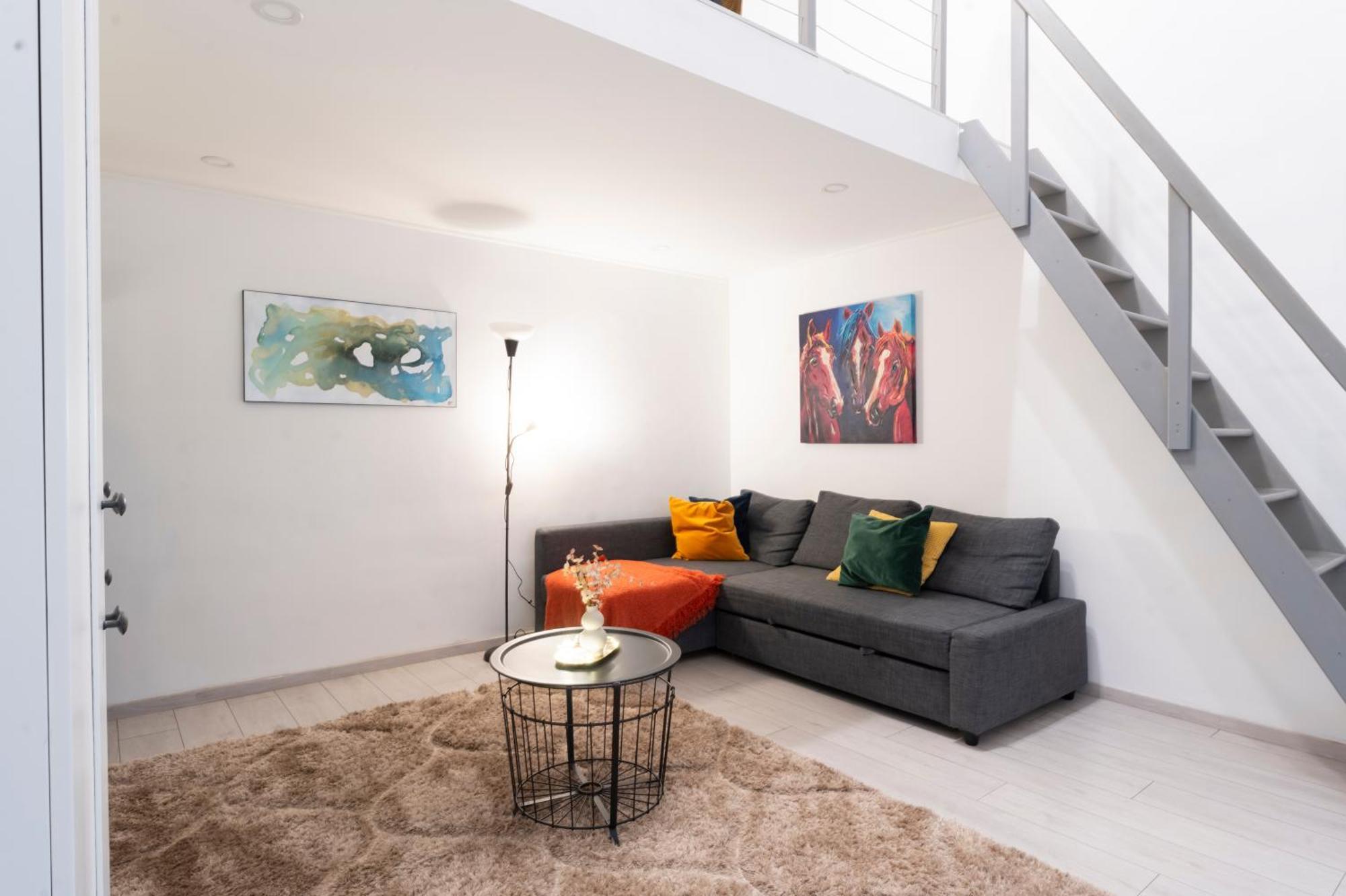 Teljes Loftlakas, Lägenhet Budapest
