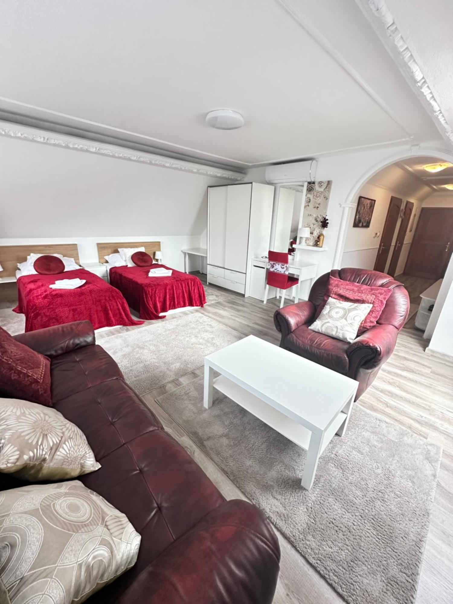 Le Rose Hotel