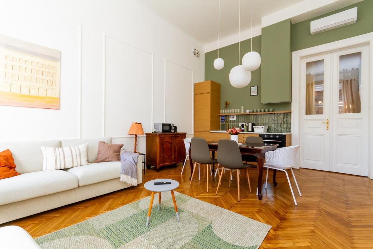 2br Modern Elegance W Sauna And Ac By Budapešť