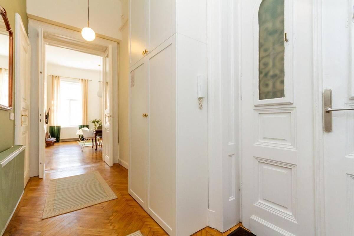 2br Modern Elegance W Sauna And Ac By Apartmán