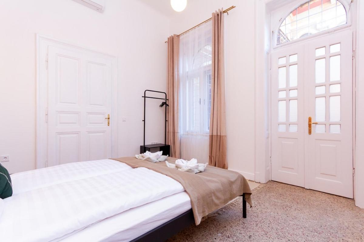 2br Modern Elegance W Sauna And Ac By Newave *