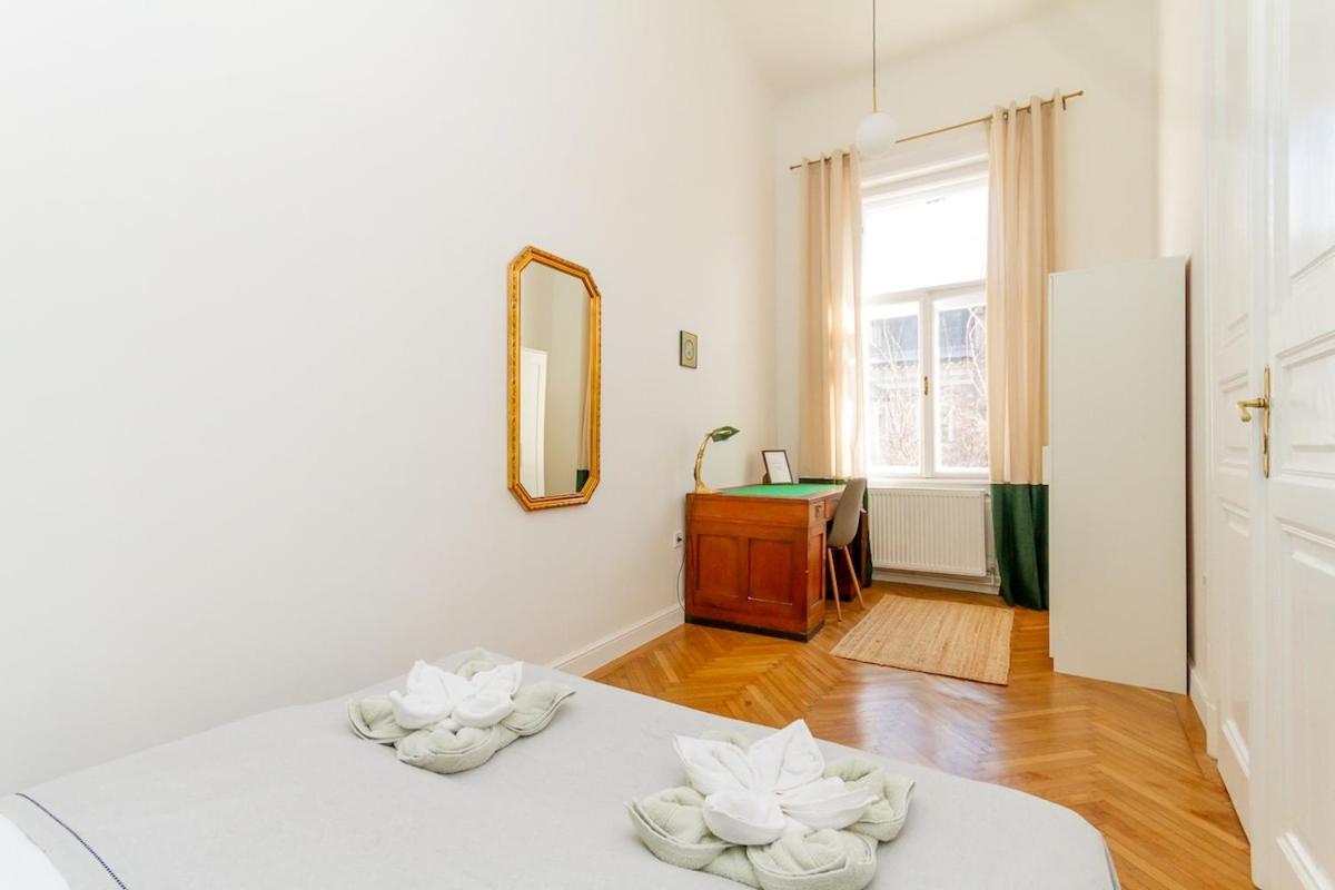 2br Modern Elegance W Sauna And Ac By * Budapešť