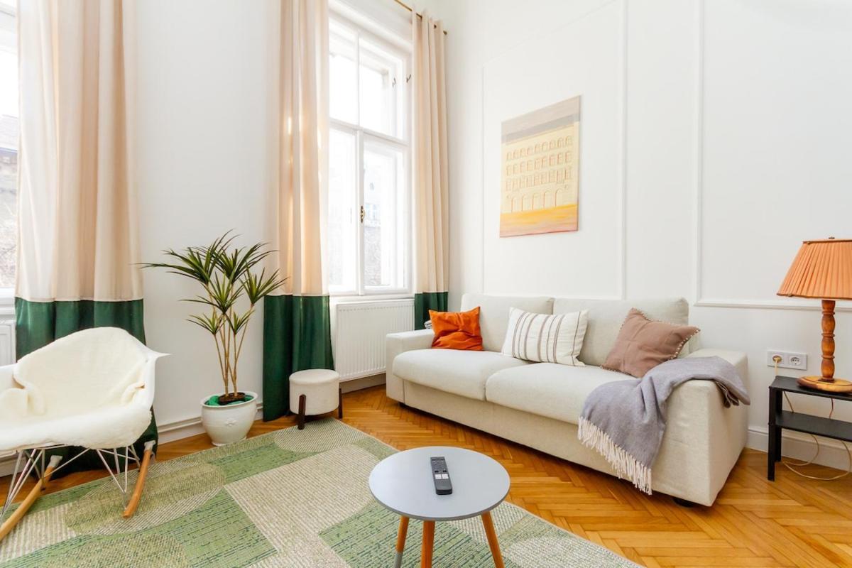 2br Modern Elegance W Sauna And Ac By * Budapešť