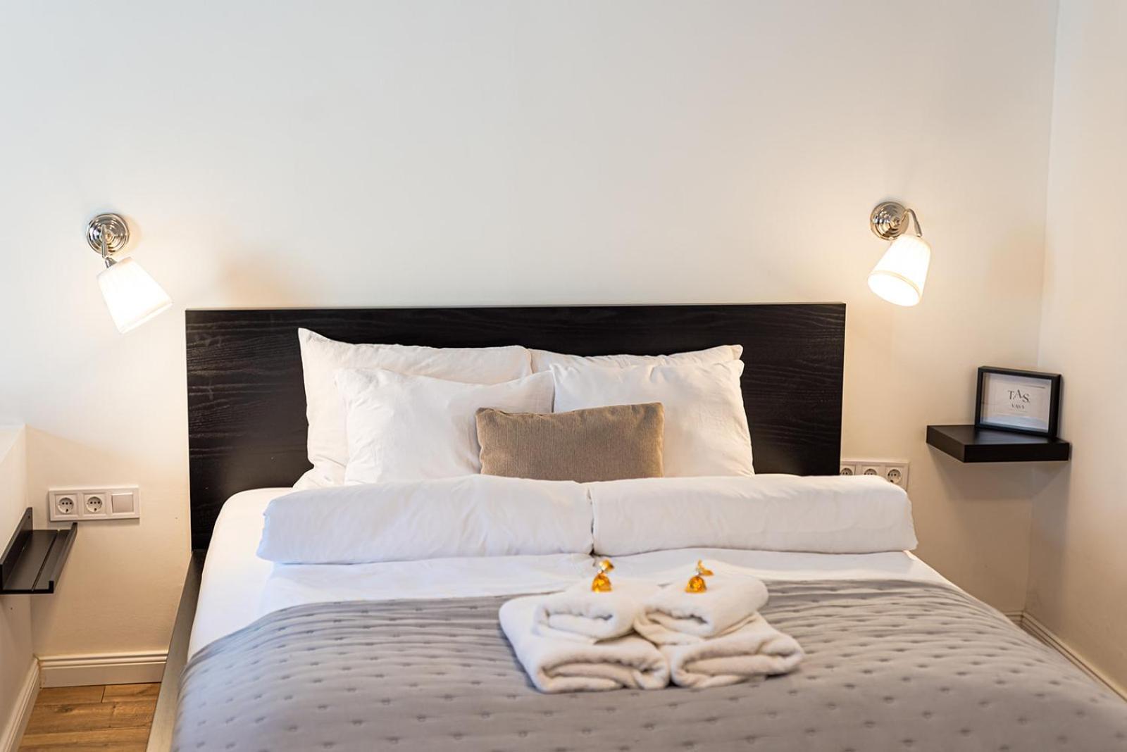 Tas Vas - Charming In * Budapest