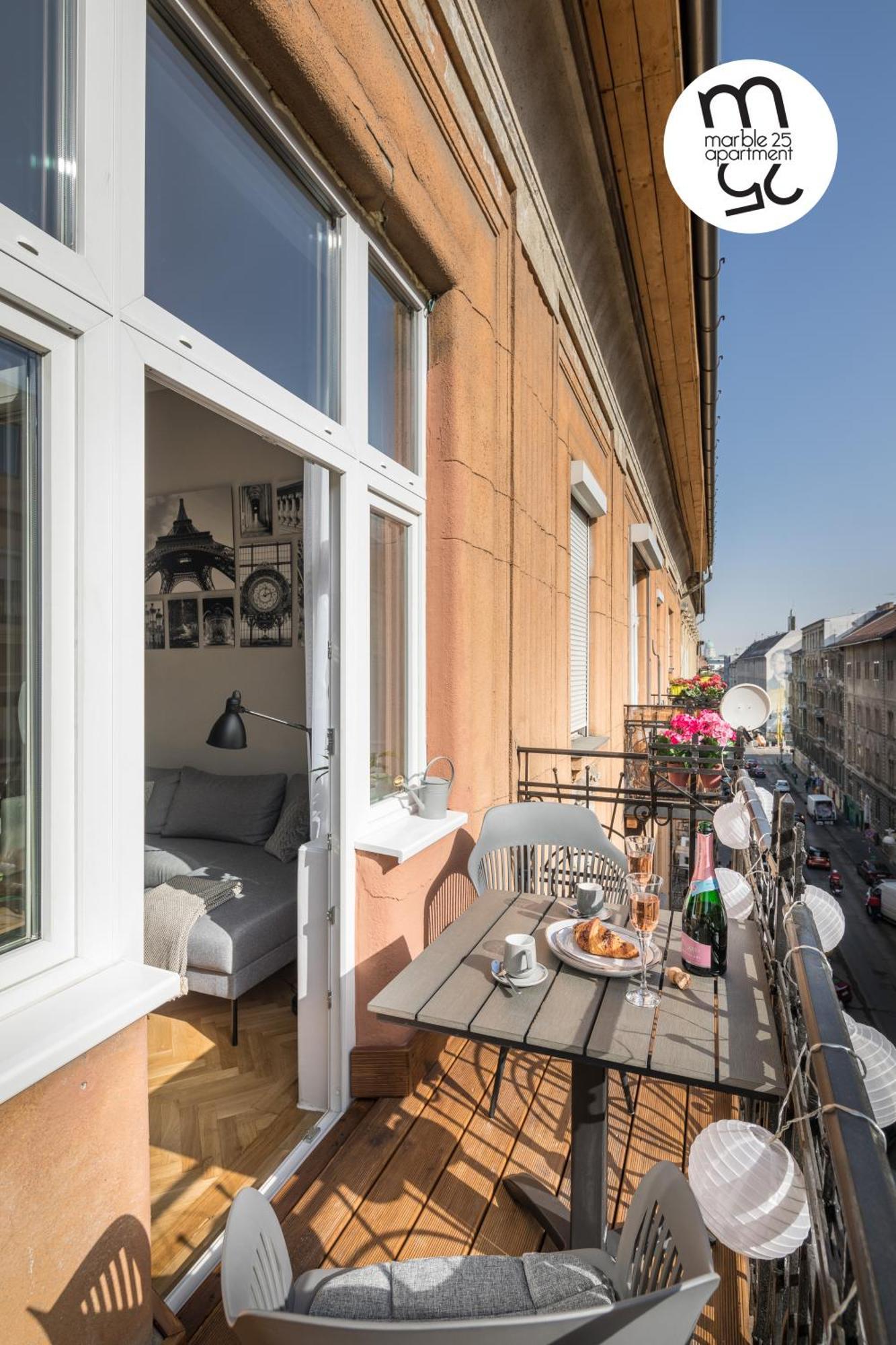 Marble 25 * Budapest