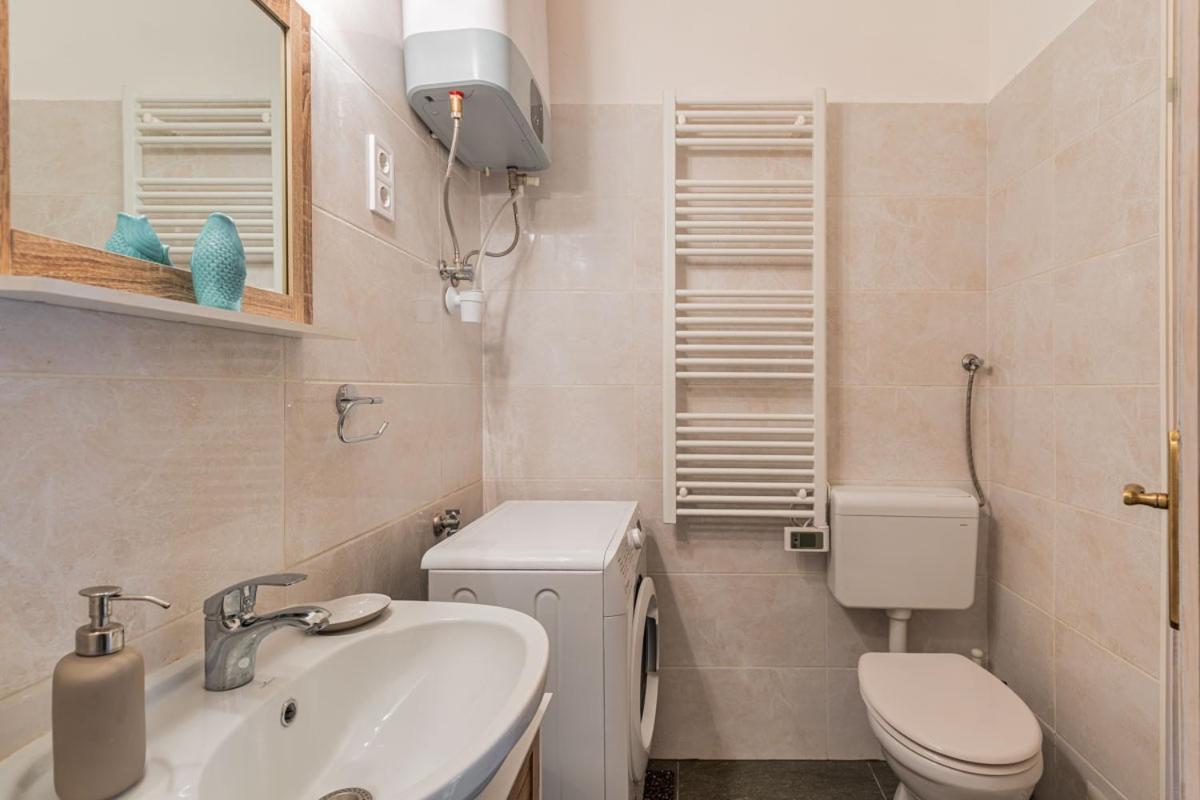 Appartamento Palm Near By Heroes Square With Free Parking *