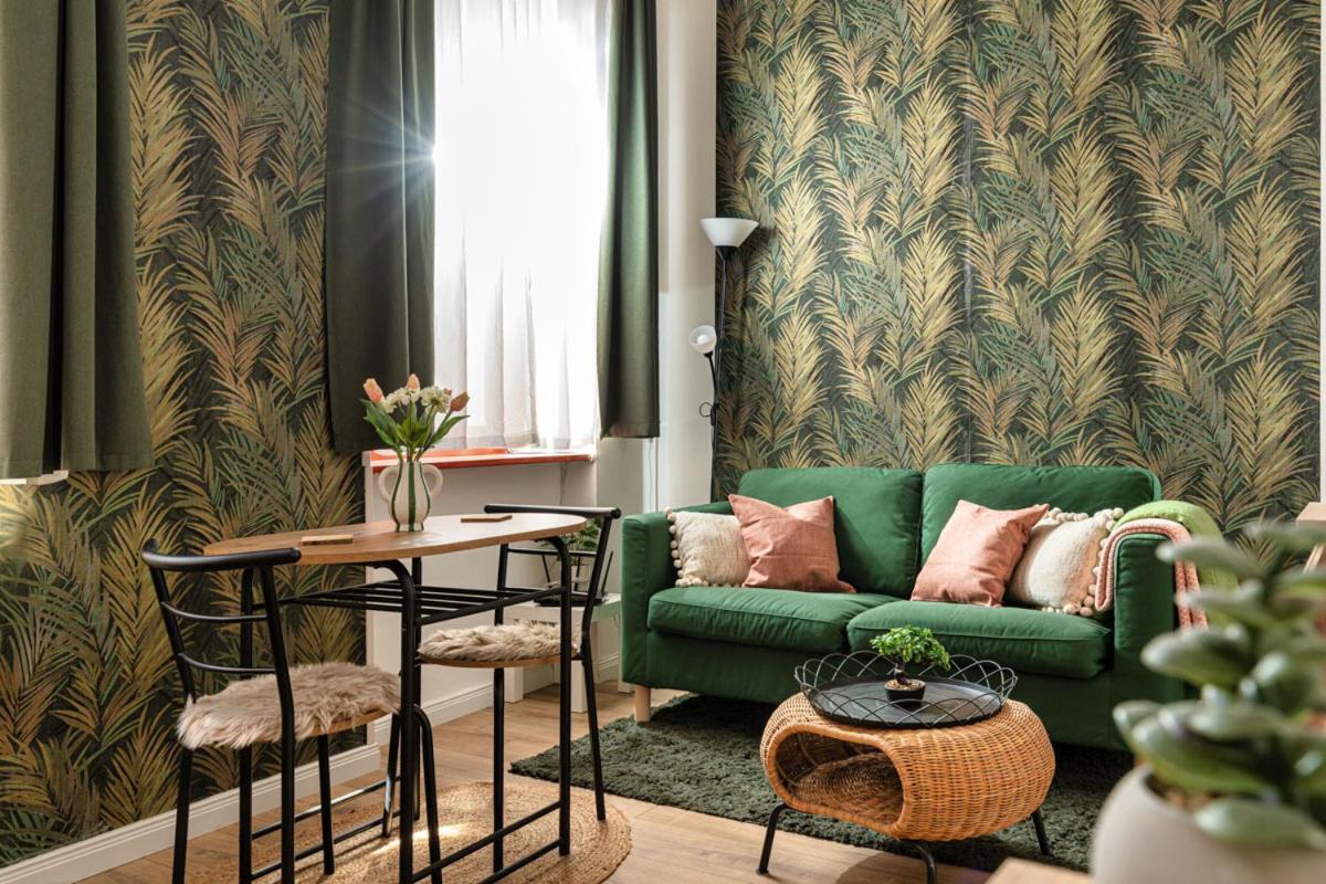 Palm Near By Heroes Square With Free Parking Budapest