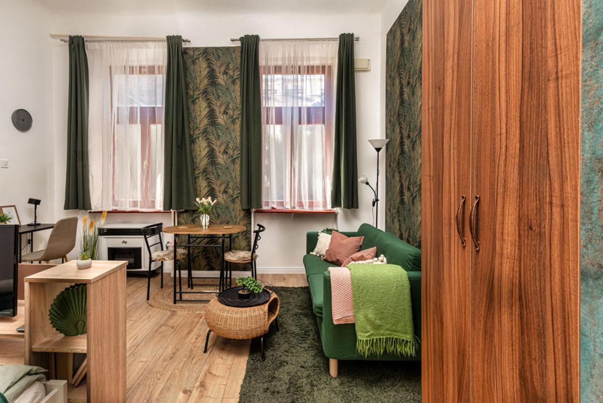 Palm Near By Heroes Square With Free Parking Appartamento