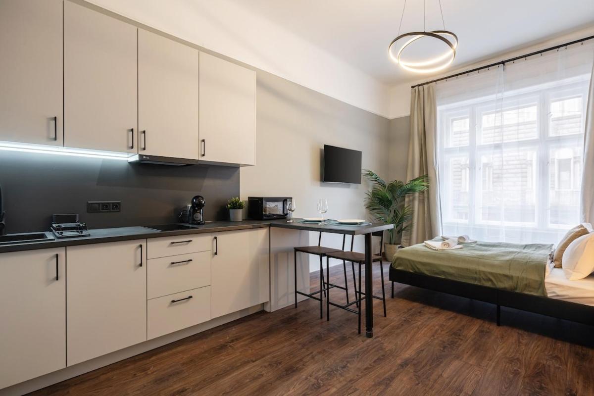 Premium 4 Bedroom On Maria St Appartamento