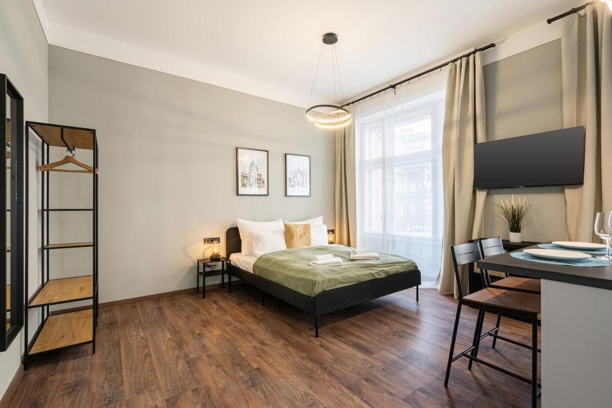 Premium 4 Bedroom On Maria St Appartamento Budapest