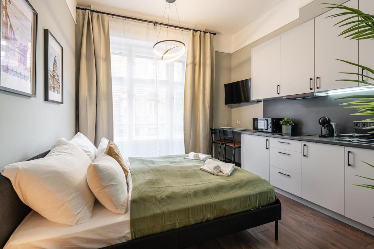 Premium 4 Bedroom On Maria St Appartamento
