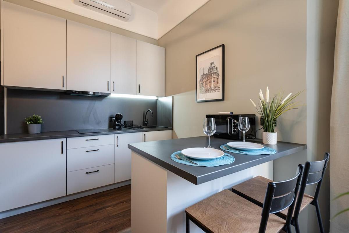 Premium 4 Bedroom On Maria St Appartamento