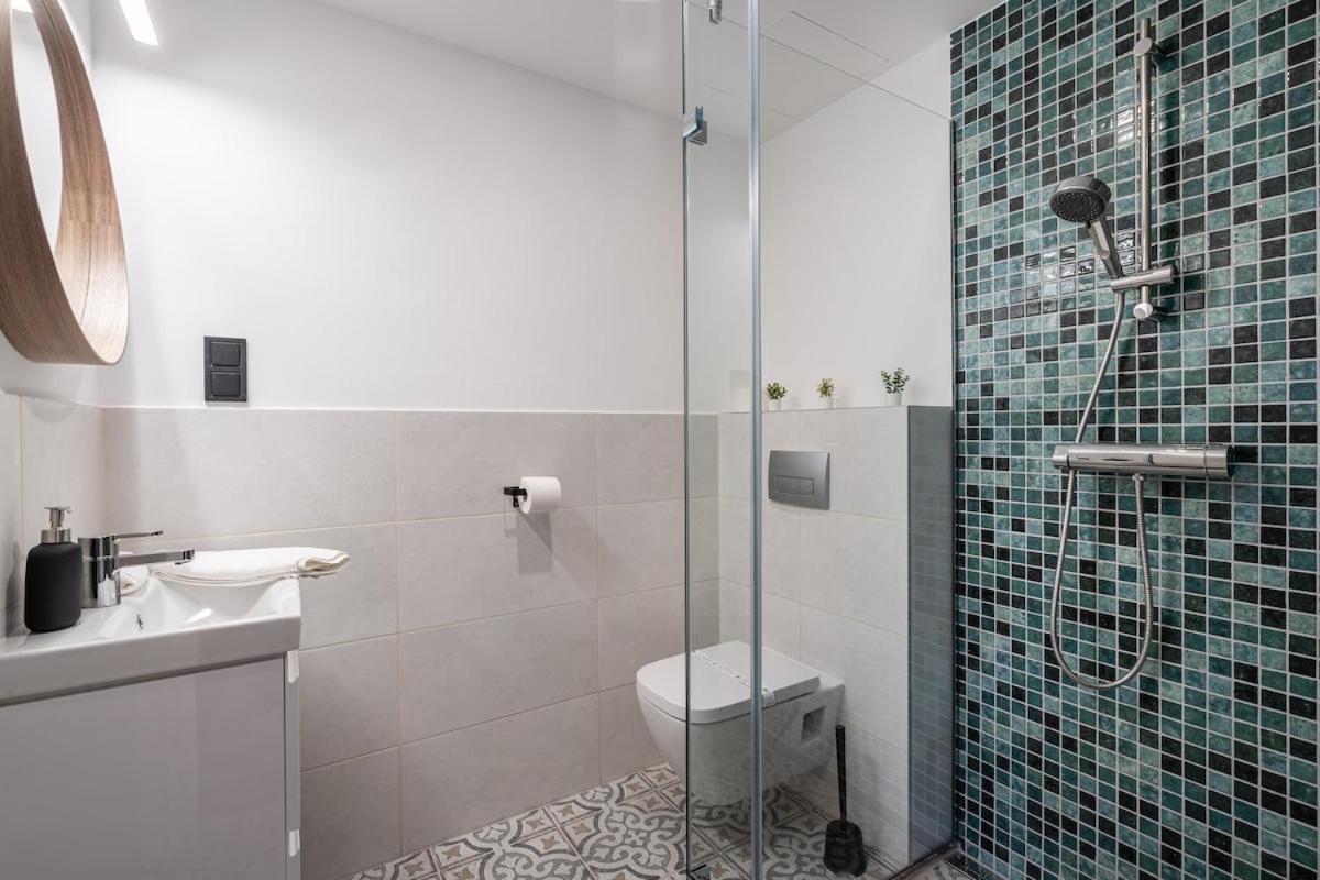 Premium 4 Bedroom On Maria St Appartamento *