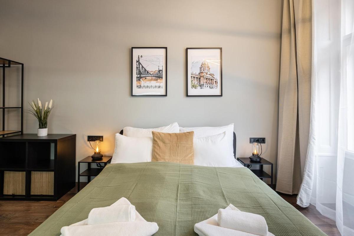Premium 4 Bedroom On Maria St Appartamento *