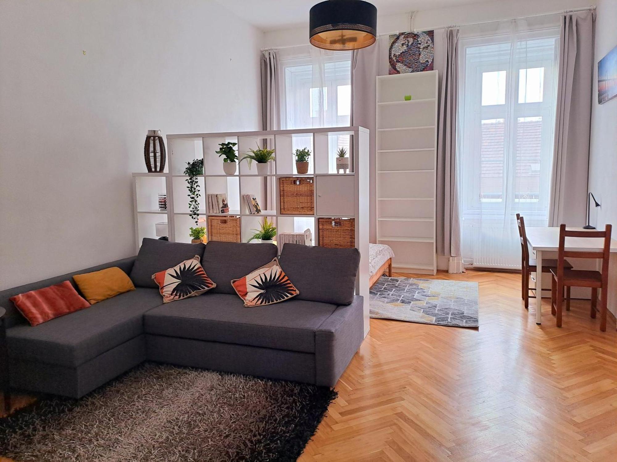Sunny & Elegant Large Flat Next To Parliament Appartamento Budapest