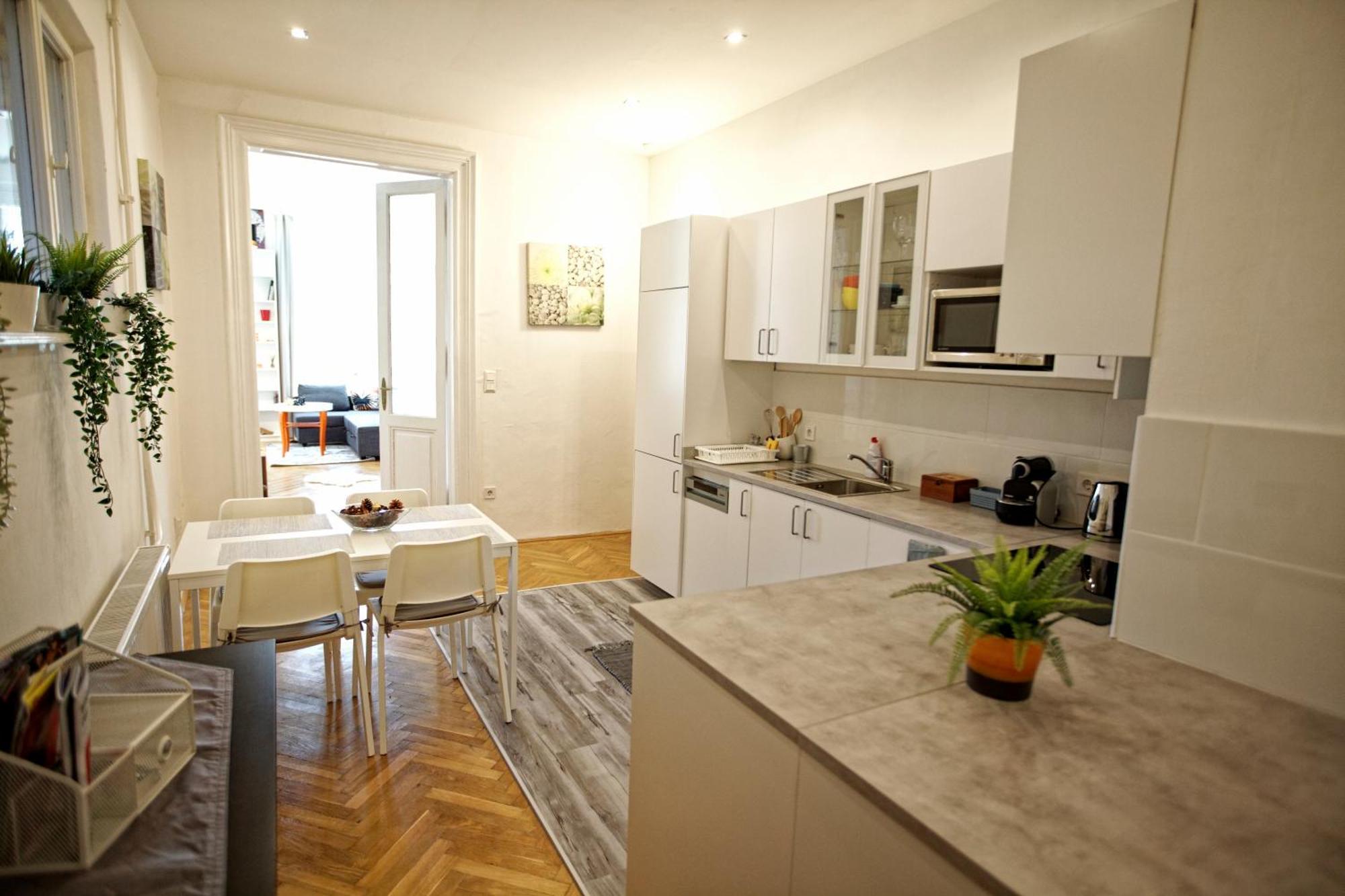 Sunny & Elegant Large Flat Next To Parliament Appartamento *