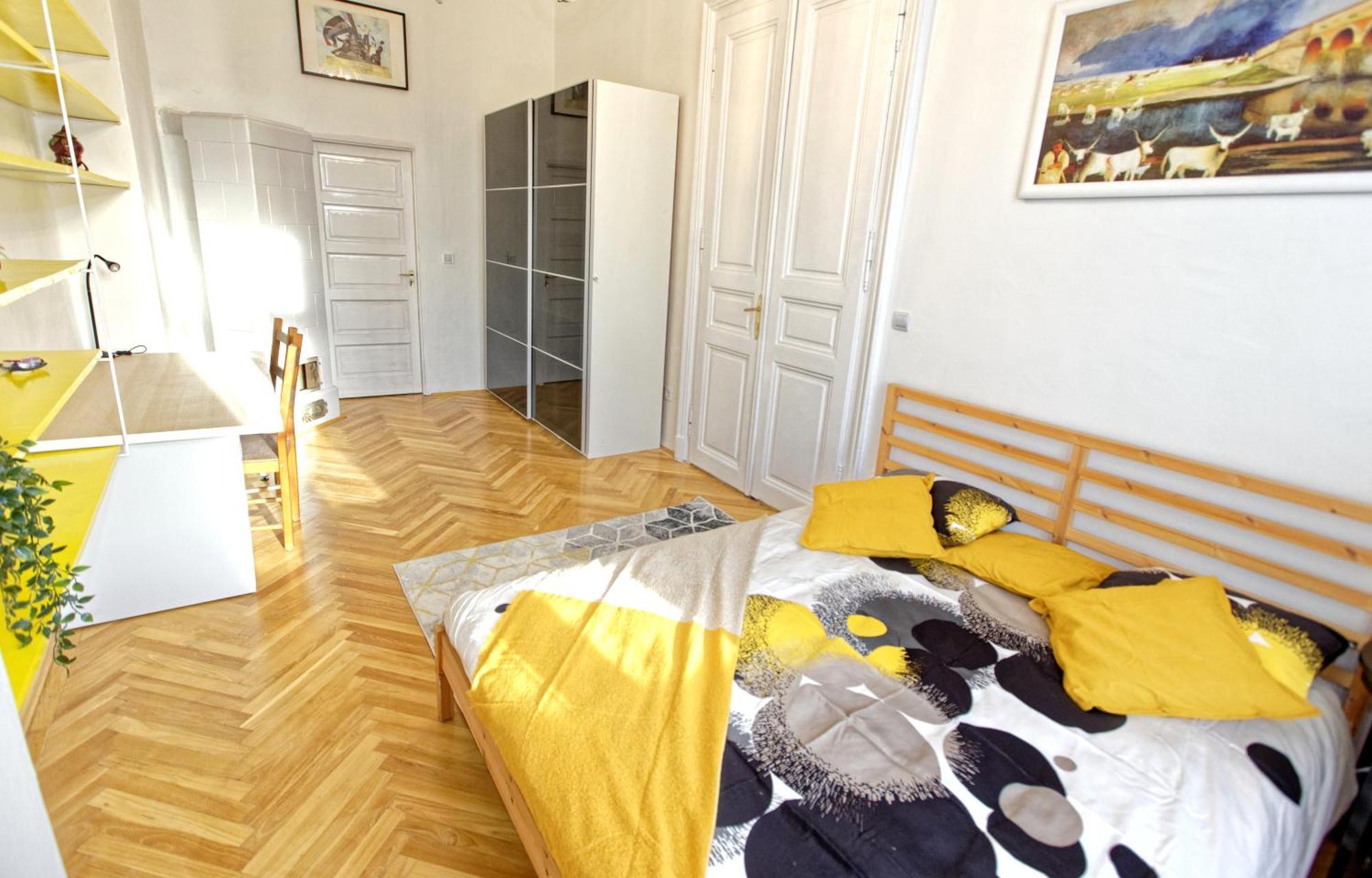 Sunny & Elegant Large Flat Next To Parliament *