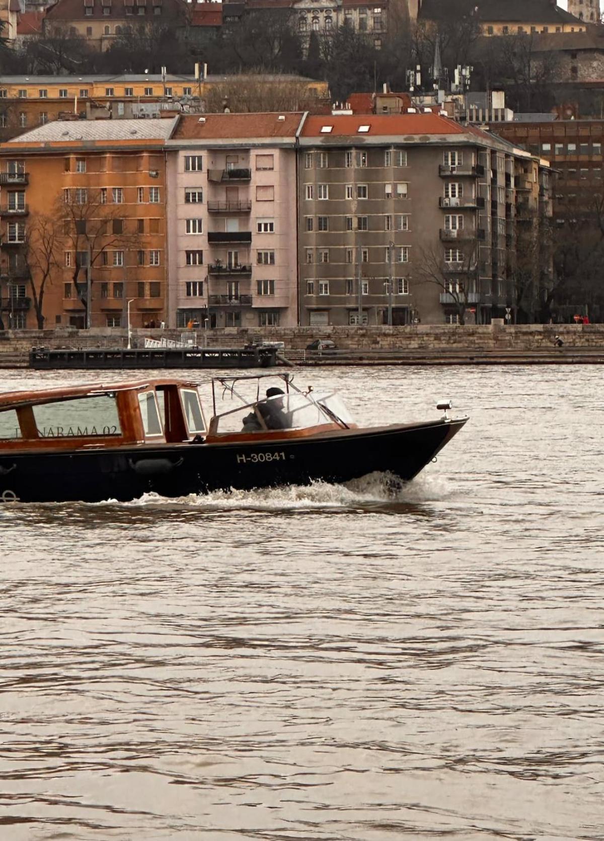 Apartment Klarahome Danube With Parliament View