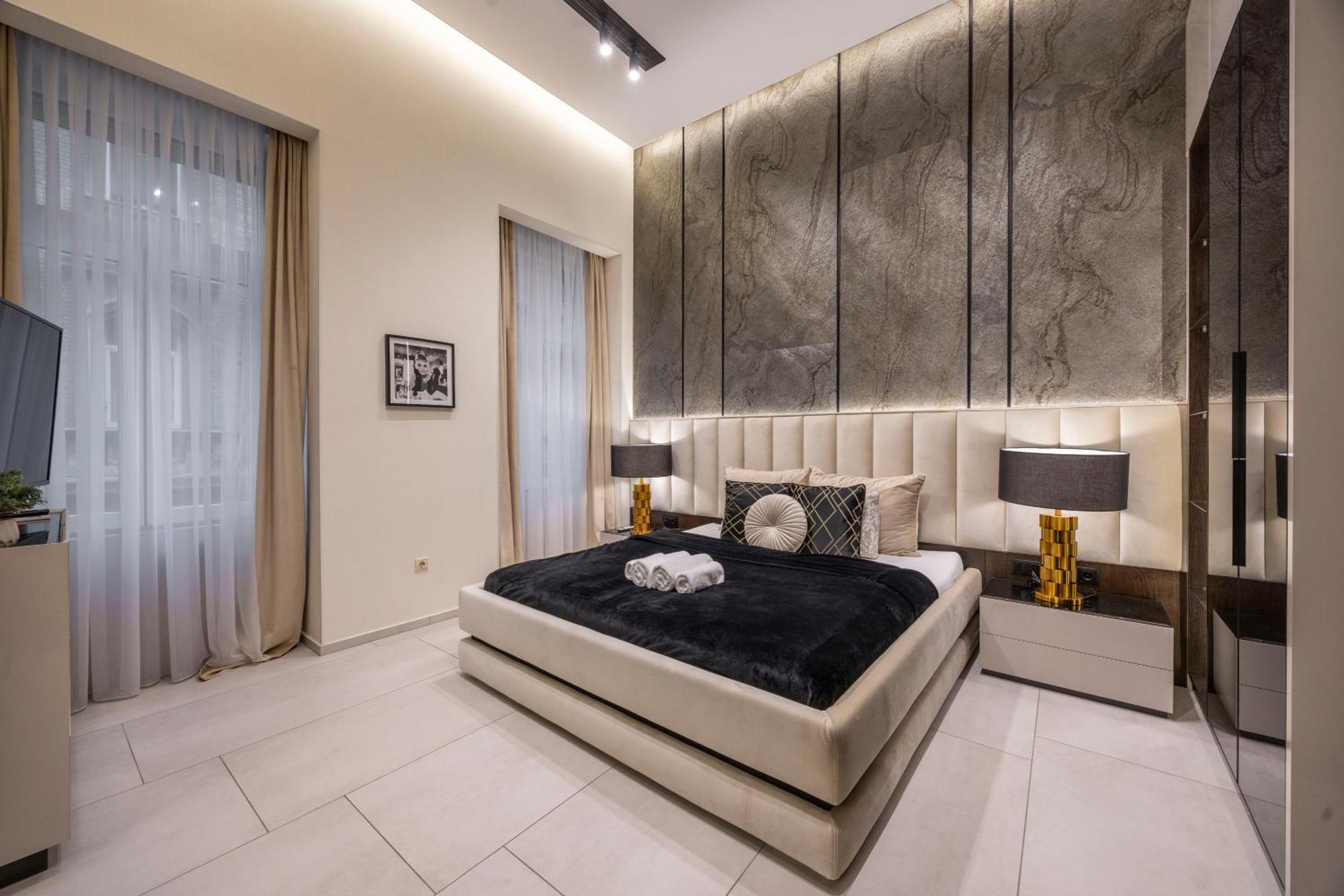 Luxurious High-end Grand In The Center Of *