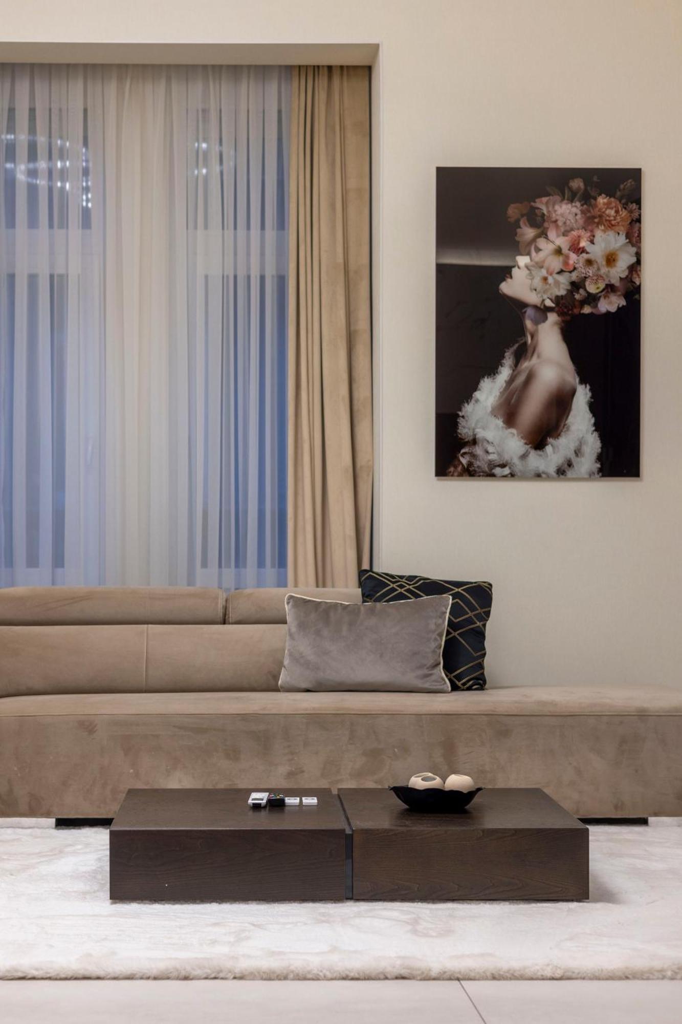 Luxurious High-end Grand In The Center Of