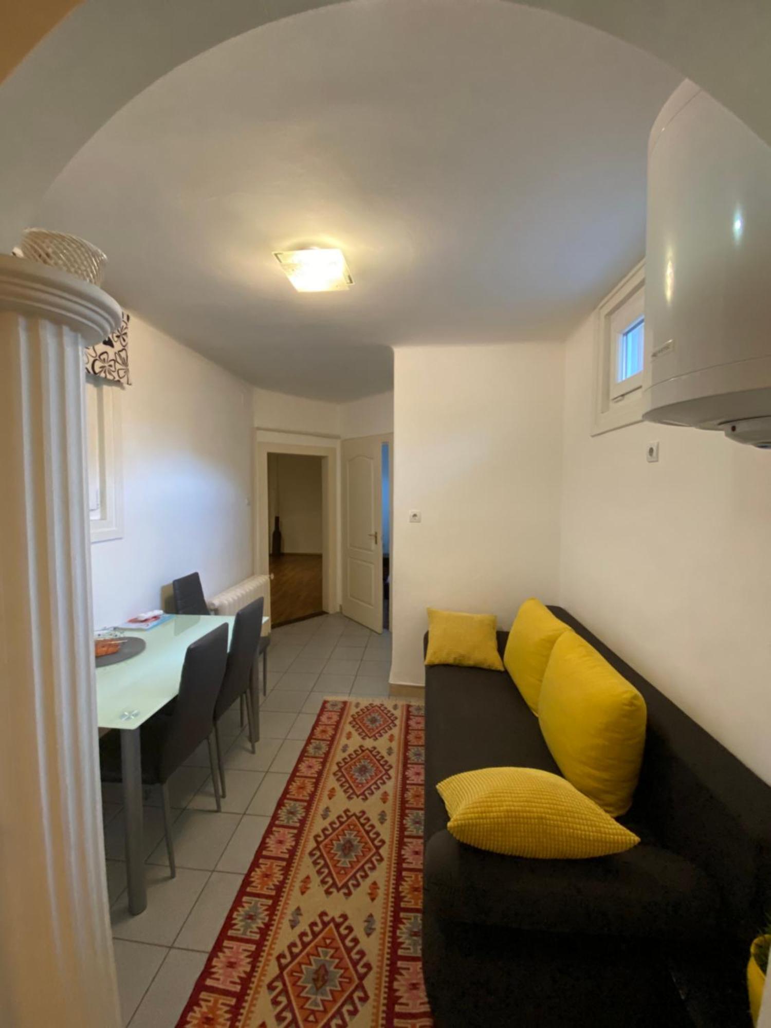 & And Center Budapest