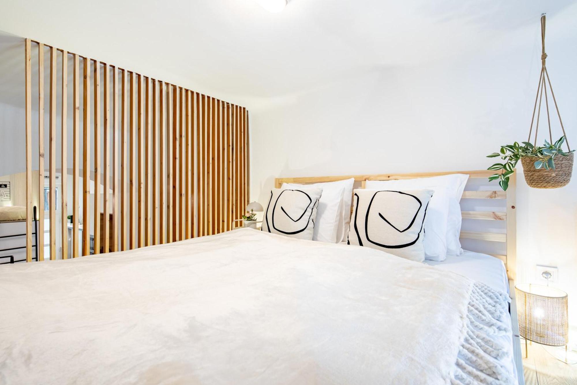 - Modern - Superb Style Apartment