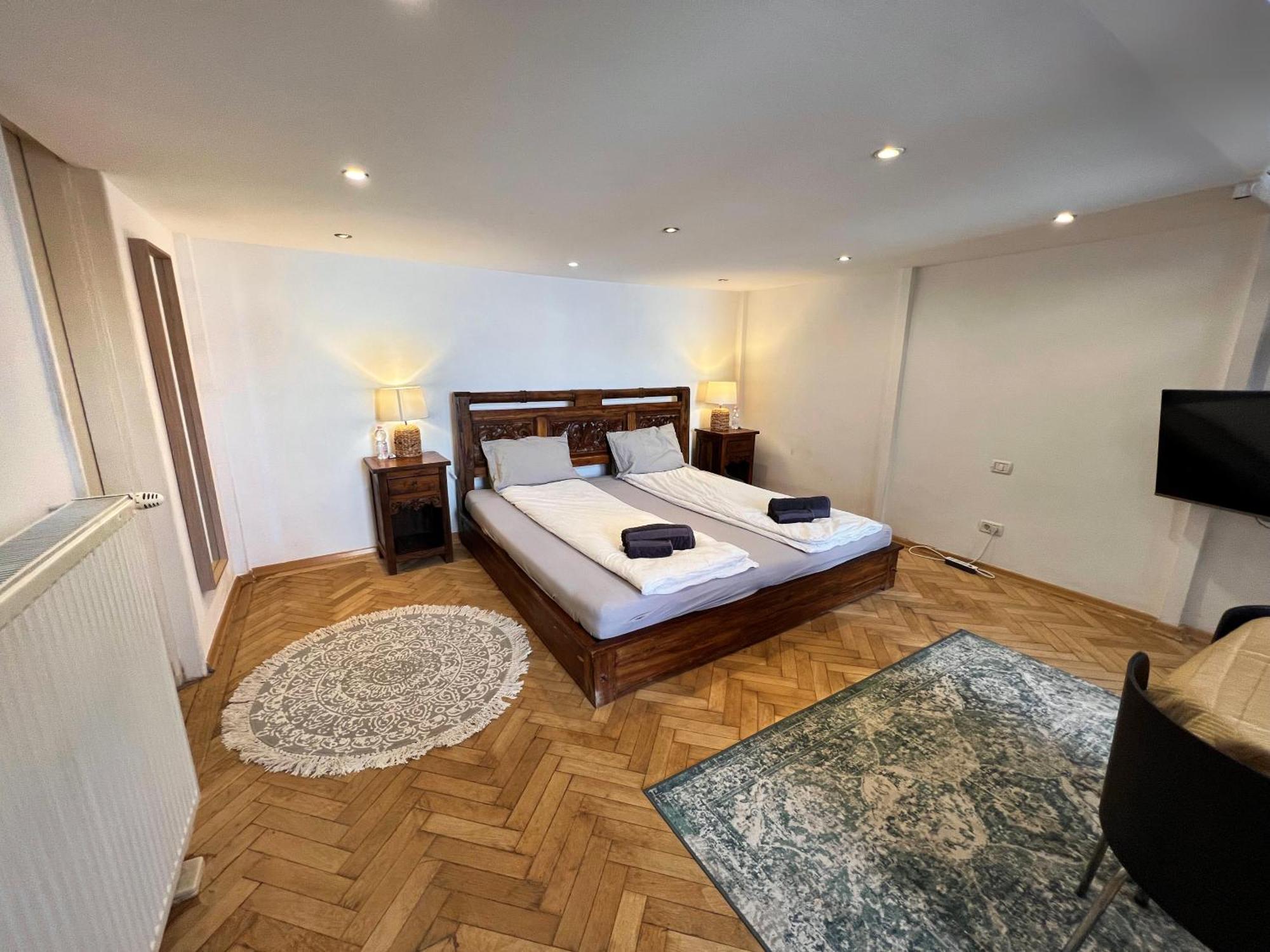 Cedar - Palace District Apartment