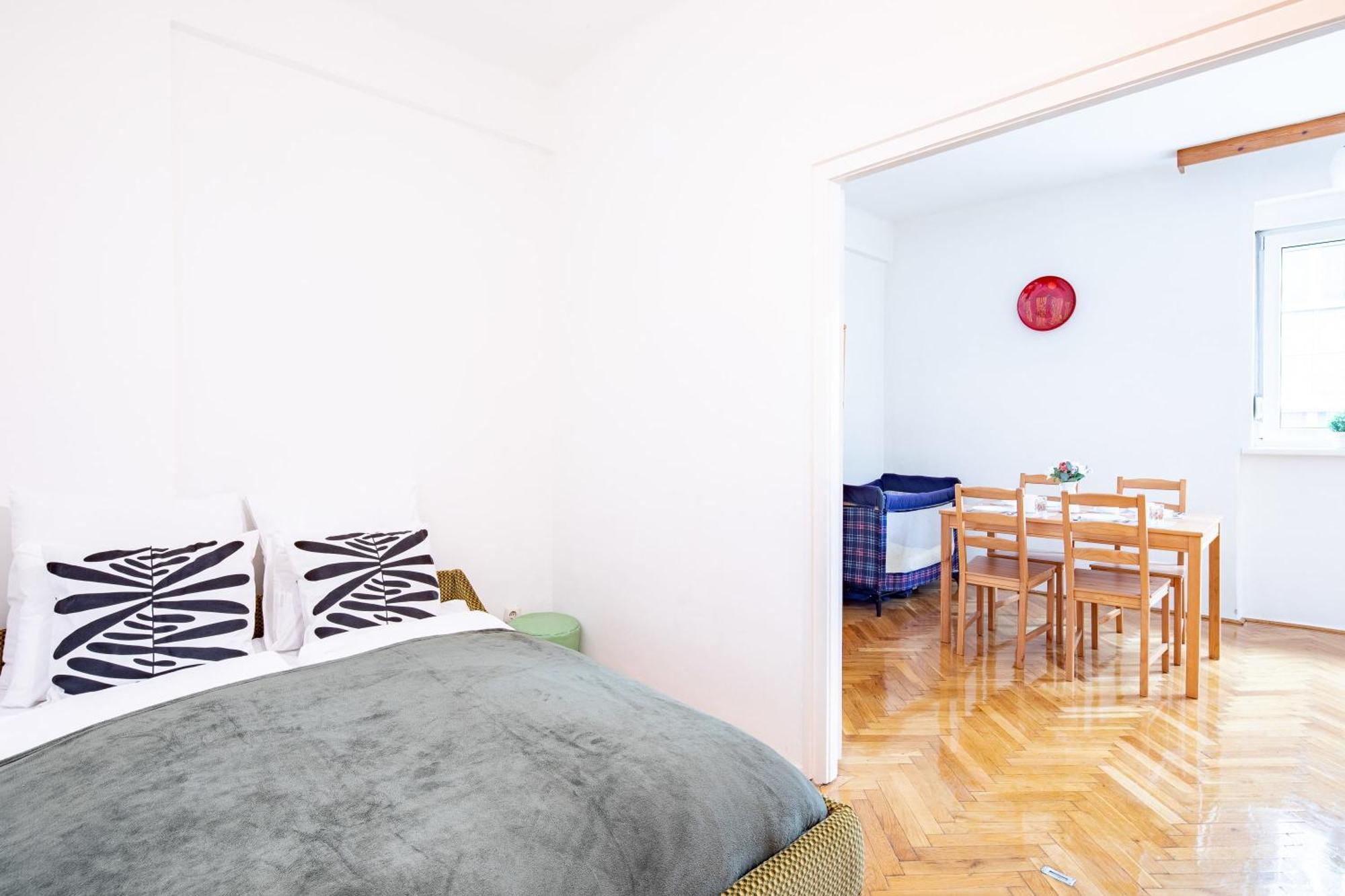 - Bright - Easy * Budapest