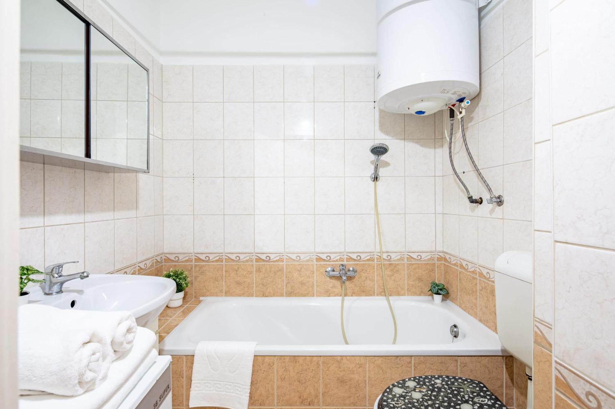 - Bright - Easy Apartment